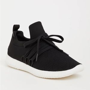 Torrid black lace up nylon sneaker, size 9.5 wide